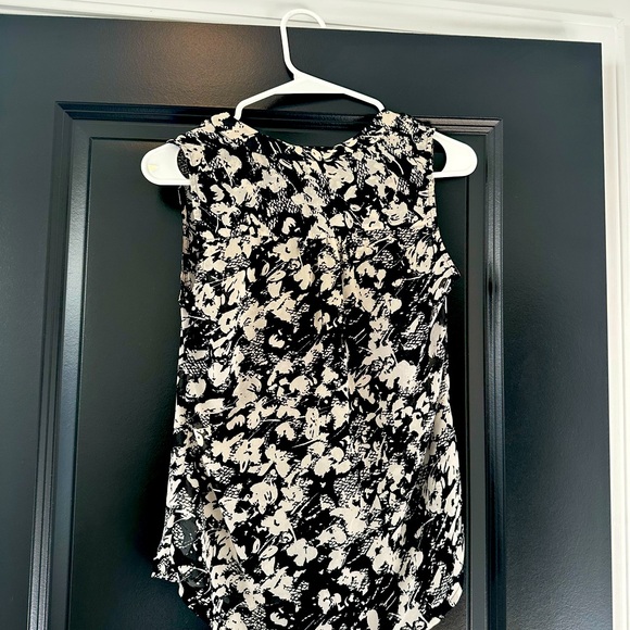 Banana Republic sheer petite XS top great condition - Picture 2 of 2